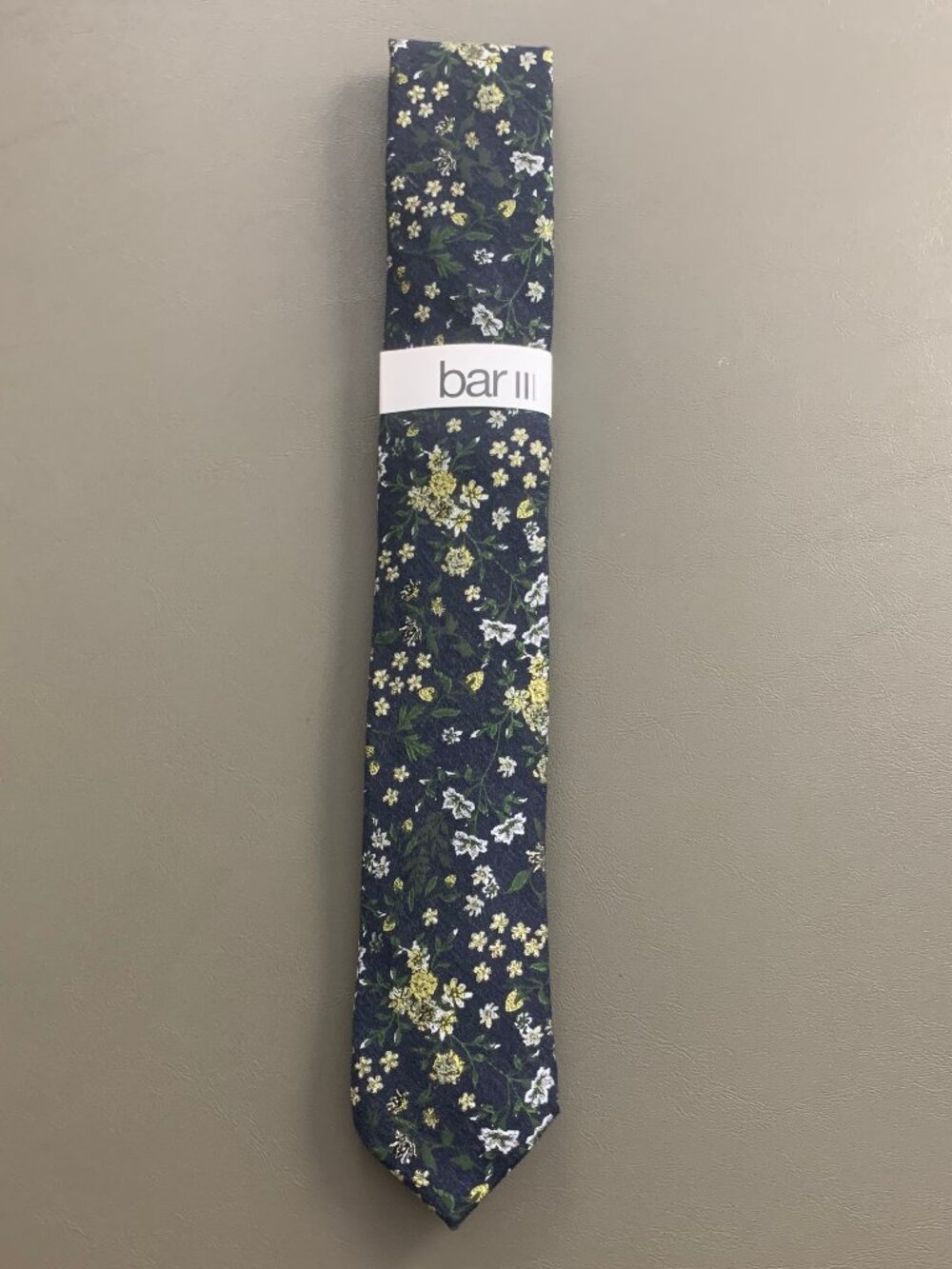 Bar III Men's 2.5'' Polyester Blend Slim Neck Tie, Black Gold Luray Floral